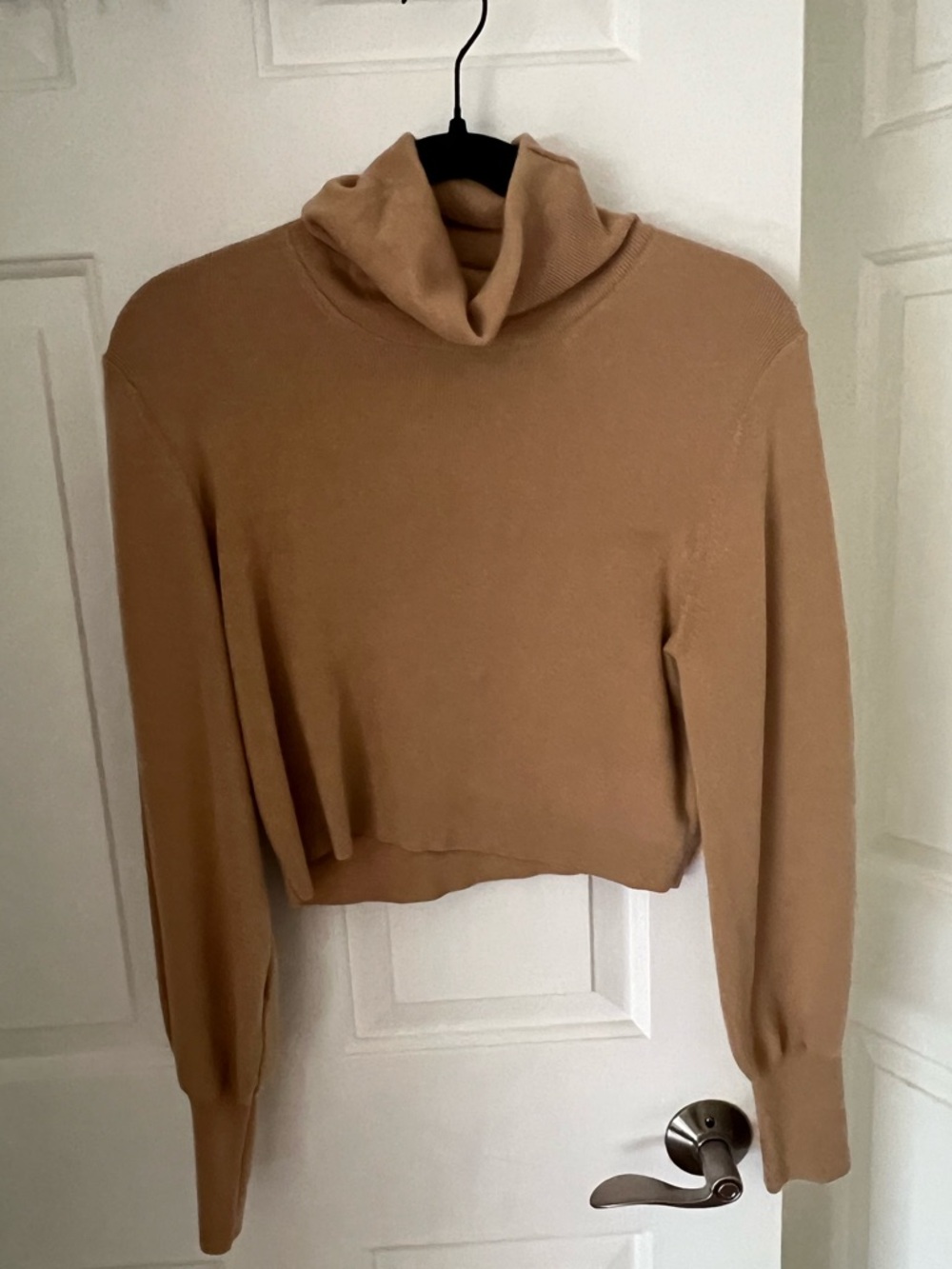 Wilfred Cropped Turtleneck Sweater in Camel